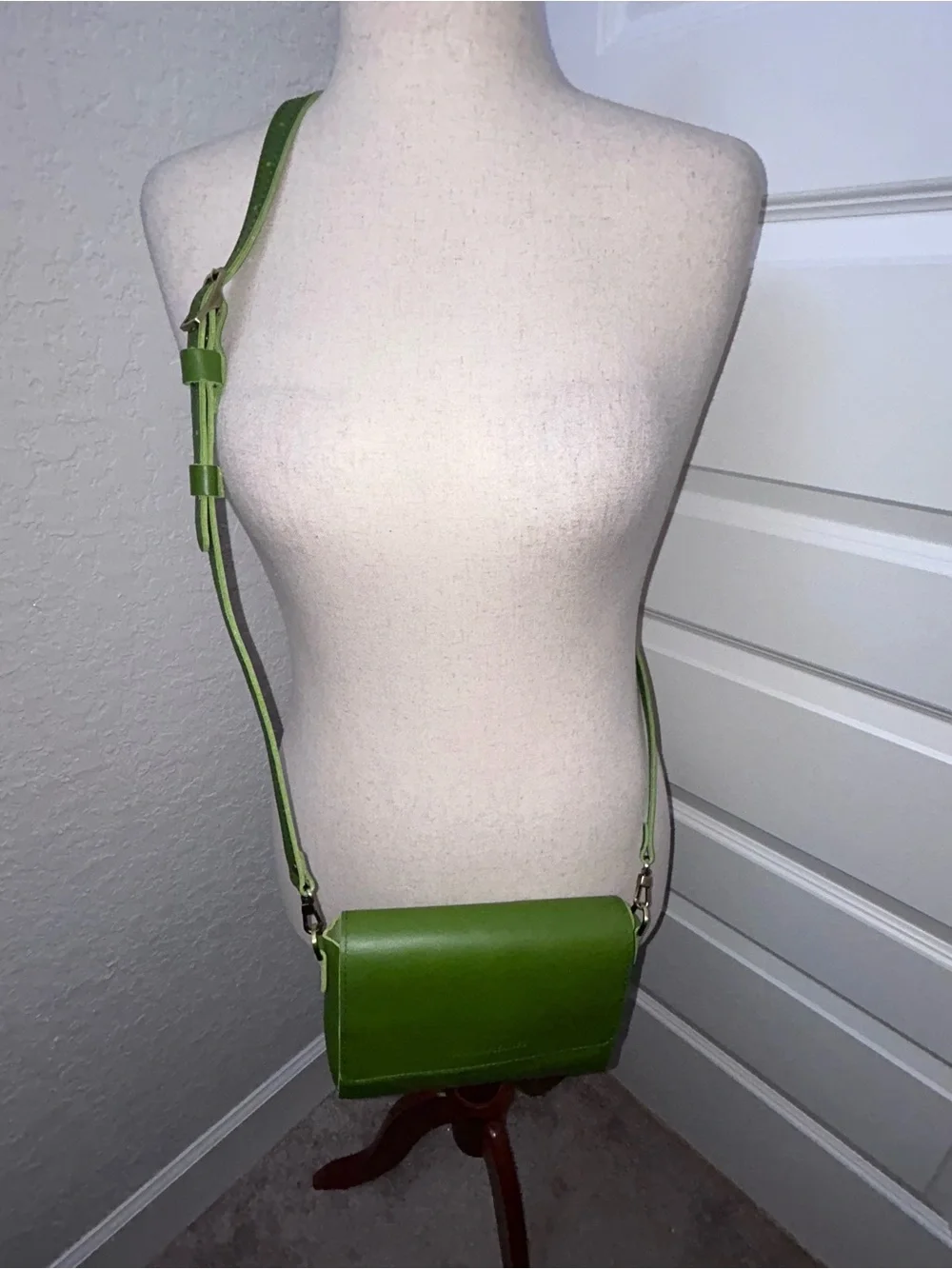 Portland Leather Green Apple Metro Crossbody Purse Bag